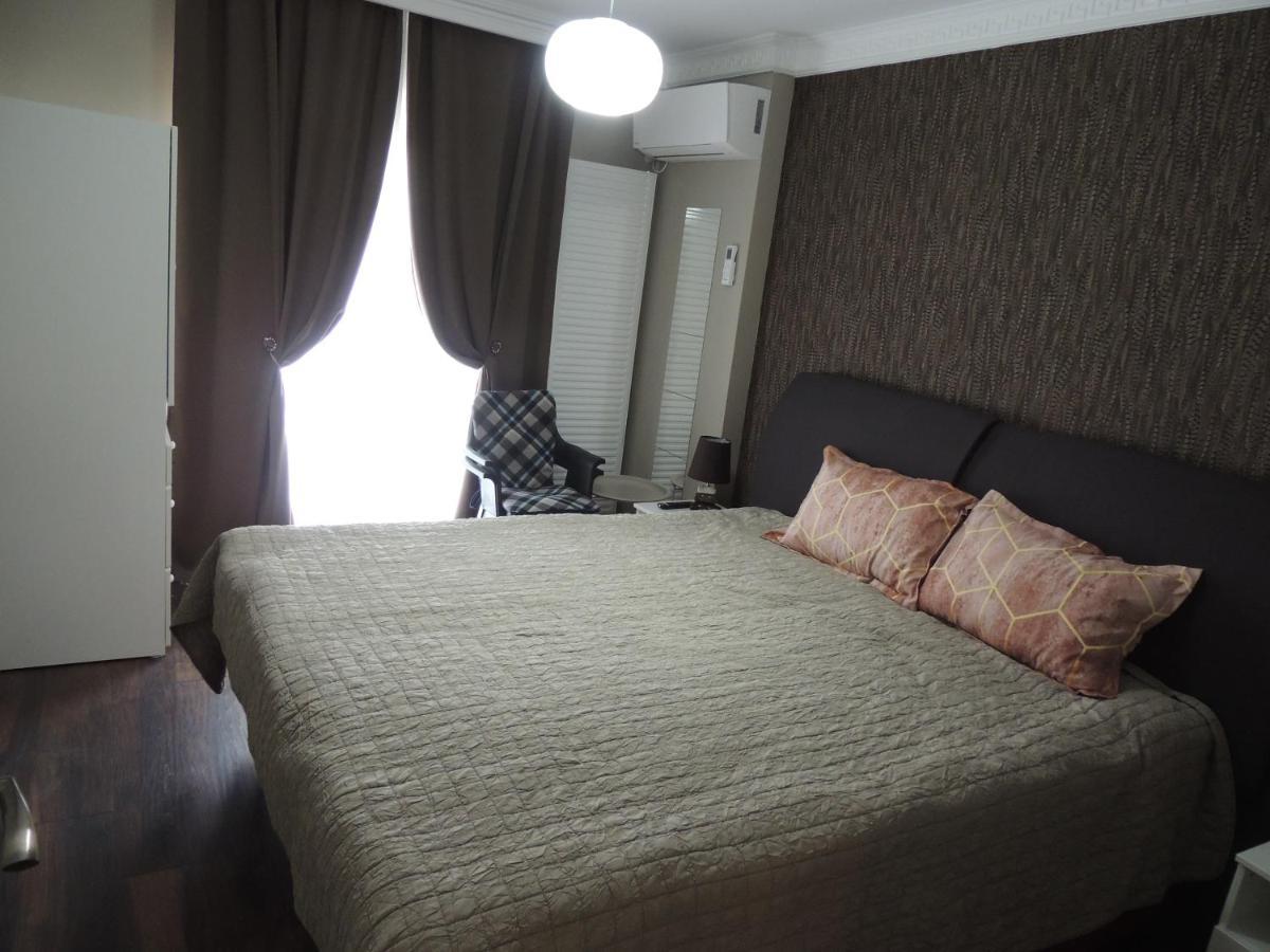 Hotel Blue Sky House Balotesti Exterior foto