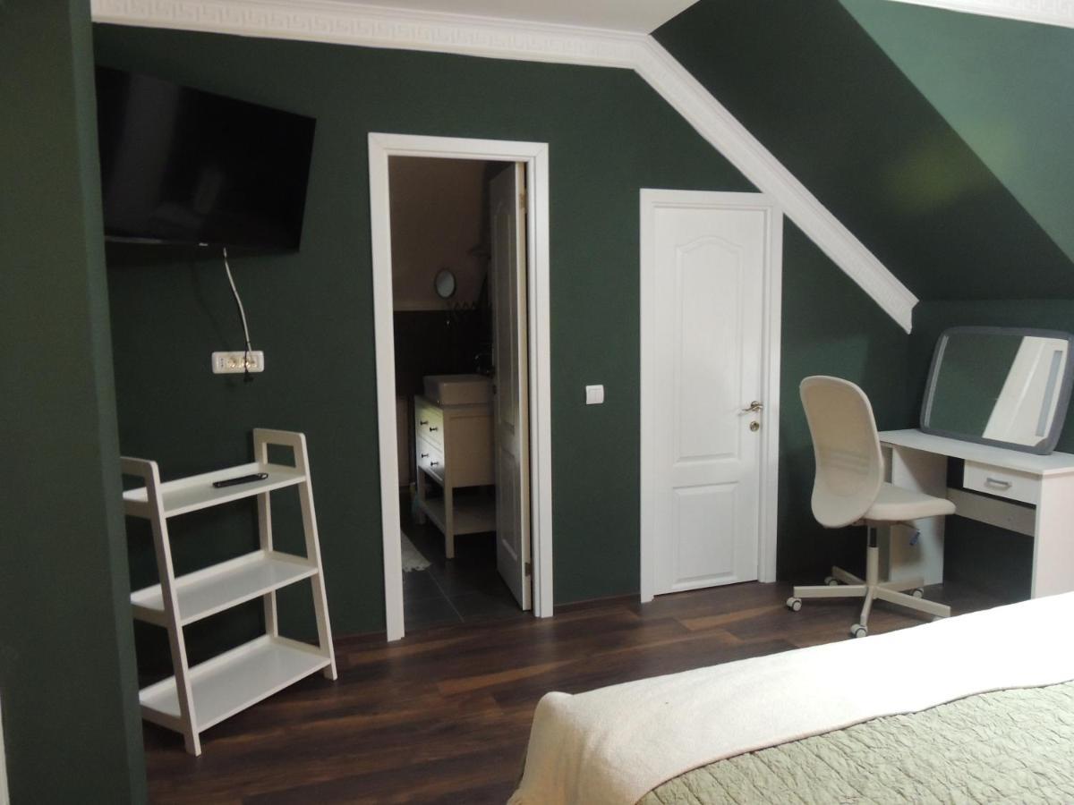 Hotel Blue Sky House Balotesti Exterior foto