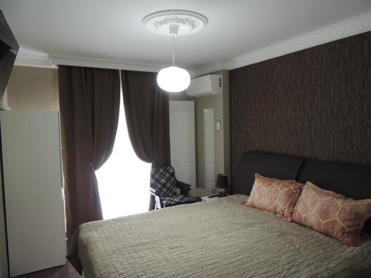 Hotel Blue Sky House Balotesti Exterior foto